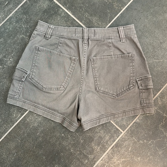 Hollister Ultra High Rise Mom Short - Picture 2 of 4